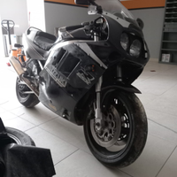 Suzuki GSX r 1100 1991 da restaurare