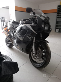 Suzuki GSX r 1100 1991 da restaurare