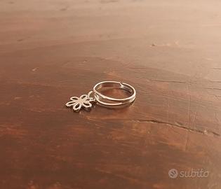 Anello Lindt con charm fiore