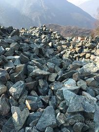 Terra vegetale e pietre