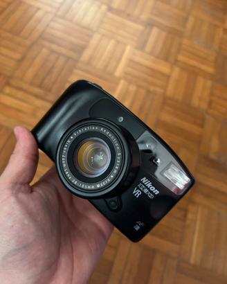Nikon Zoom 700 VR Zoom-Touch 105 VR