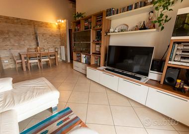 MOBILE TV + DIVANO