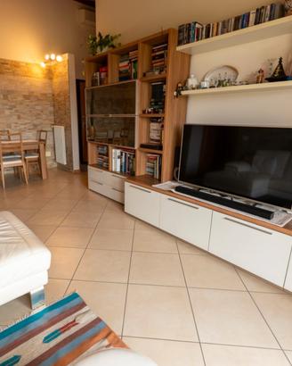 MOBILE TV + DIVANO