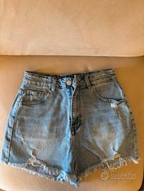 Shorts in denim 