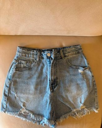 Shorts in denim 