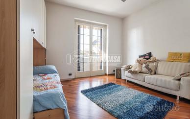 VILLA BIFAMILIARE MULTIPIANO - GORLA MINORE