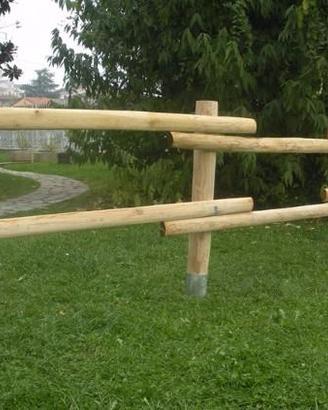 Pali in legno castagno scortecciato per recinzioni
