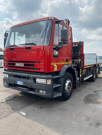 Iveco 190E30 con gru