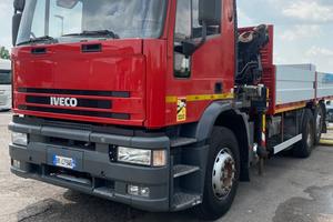 Iveco 190E30 con gru