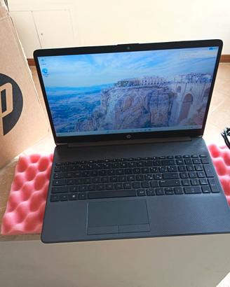 HP 15,6" FHD 12-core i5-1235U 16/256GB SSD MVMe