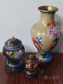Vasi orientali di manifattura cinese in cloisonne