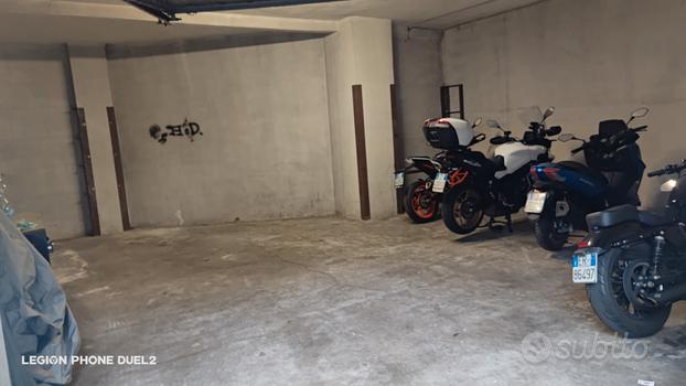 Posto moto in garage privato