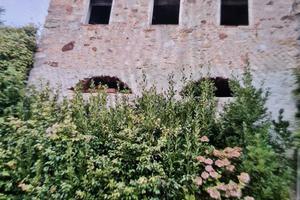 rustico da ristrutturare con  terreno