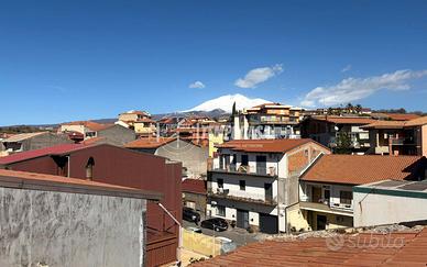 Appartamento Ristrutturato con Terrazzo Sovrastant