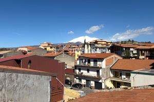 Appartamento Ristrutturato con Terrazzo Sovrastant