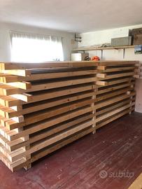 Murali in abete grezzo .