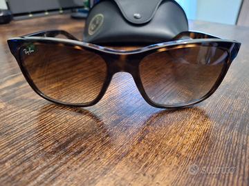 Occhiali da sole Ray-Ban Highstreet RB4147