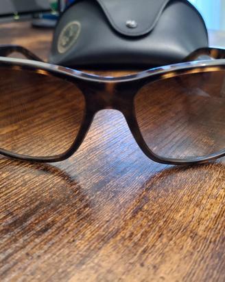 Occhiali da sole Ray-Ban Highstreet RB4147
