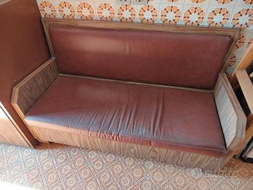 divano contenitore vintage in legno e simil pelle