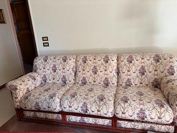 divano 3 posti e due poltrone come nuovi