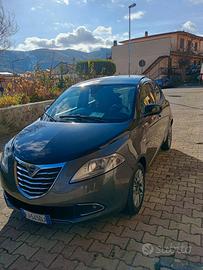 lancia y anno 2013  1.3mtj 95 cv
