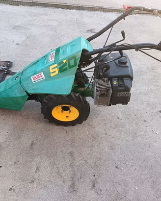 Falciatrice ferrari 520