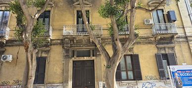 Libertà(adiac. Inps) bivani in stabile d'epoca