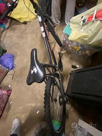 Mountain Bike Schiano 26 pollici nero/rossa