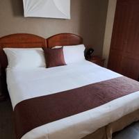 Runner e cuscini per letto matrimoniale