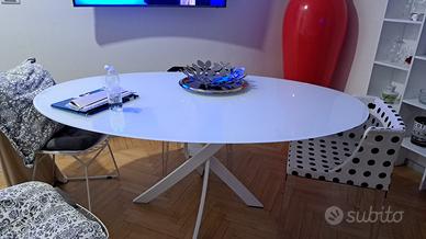 Tavolo in vetro bianco satinato