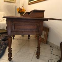 Arredamento scrivania  molto elegante con alzatina