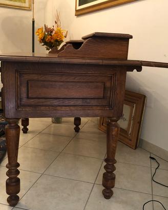 Arredamento scrivania  molto elegante con alzatina