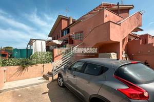 Villa a schiera in zona Tyrsenia