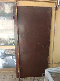 Porta in ferro per esterni