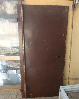 Porta in ferro per esterni