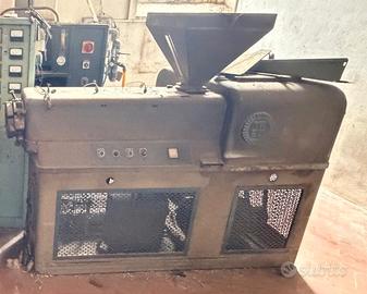 Macchinario estrusione materie plastiche