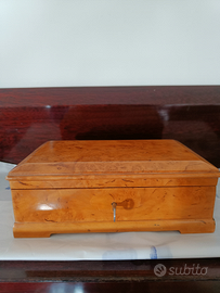 Scrigno portagioie legno Made in USSR antico
