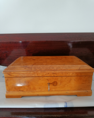 Scrigno portagioie legno Made in USSR antico