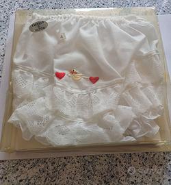 Mutanda Copripannolone ricamata a mano per neonati