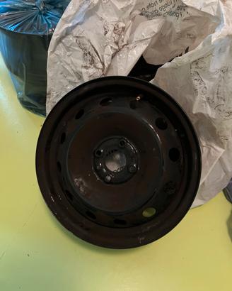 4 cerchi in ferro da 15” (4 fori)