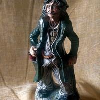 Scultura Capodimonte ben tenuta. Sotto la base uti