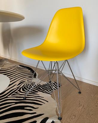 Vitra sedia Eames DSR base cromo scocca gialla