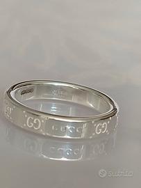 Anello a fascia Gucci Signature in argento 925 