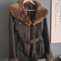 Parka Zara verde militare con pelliccia removibile