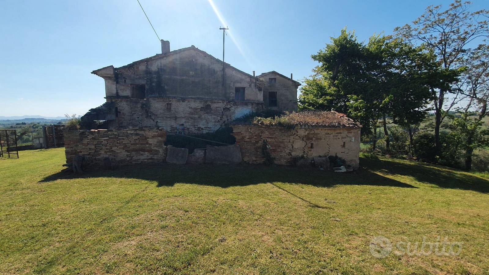 Casale con terreno agricolo - Vista 2