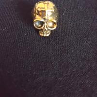 anello metallo dorato Design Teschio con Croce sul