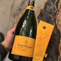 VEUVE CLICQUOT CHAMPAGNE MAGNUM