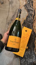 VEUVE CLICQUOT CHAMPAGNE MAGNUM