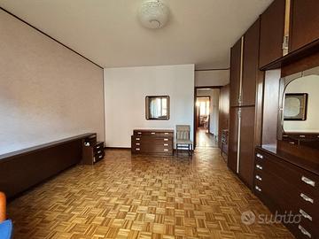 Gratuitamente camera matrimoniale con letto e rete