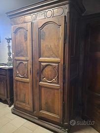 Armadio dei primissimi 700 in noce massello